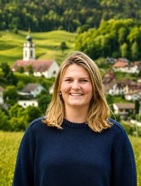 Unsere Ehrendamen 🌿

𝐍𝐚𝐦𝐞: Tina Gunziger
𝐆𝐞𝐛𝐮𝐫𝐭𝐬𝐭𝐚𝐠: 21.03.2000
𝐌𝐞𝐢𝐧 𝐁𝐞𝐳𝐮𝐠 𝐳𝐮𝐦 𝐒𝐜𝐡𝐰𝐢𝐧𝐠𝐬𝐩𝐨𝐫𝐭: Ich bin durch Andrea zum Schwingsport gekommen, weil sie ihren Bruder tatkräftig unterstützt
𝐖𝐞𝐧𝐧 𝐢𝐜𝐡 𝐚𝐧 𝐞𝐢𝐧 𝐒𝐜𝐡𝐰𝐢𝐧𝐠𝐟𝐞𝐬𝐭 𝐝𝐞𝐧𝐤𝐞, 𝐤𝐨𝐦𝐦𝐭 𝐦𝐢𝐫 𝐚𝐥𝐬 𝐞𝐫𝐬𝐭𝐞𝐬 𝐢𝐧 𝐝𝐞𝐧 𝐒𝐢𝐧𝐧: zufriedene Gemütlichkeit
𝐃𝐚𝐬 𝐟𝐢𝐧𝐝𝐞 𝐢𝐜𝐡 𝐚𝐧 𝐞𝐢𝐧𝐞𝐦 𝐒𝐜𝐡𝐰𝐢𝐧𝐠𝐟𝐞𝐬𝐭 𝐛𝐞𝐬𝐨𝐧𝐝𝐞𝐫𝐬: Die ruhige, friedliche Stimmung und wie dieser Sport Menschen zusammenbringt
𝟑 𝐅𝐮𝐧 𝐅𝐚𝐜𝐭𝐬 ü𝐛𝐞𝐫 𝐦𝐢𝐜𝐡: 
1. ich bin herrlich ehrlich
2. öbbis Süesses goht immer find ig
3. zwüschedure es Glas Wii muess si☺️
𝐃𝐚𝐬 𝐍𝐖𝐒 𝟐𝟎𝟐𝟔 𝐰𝐢𝐫𝐝….: ein super geselliges Fest, das unvergesslich bleibt